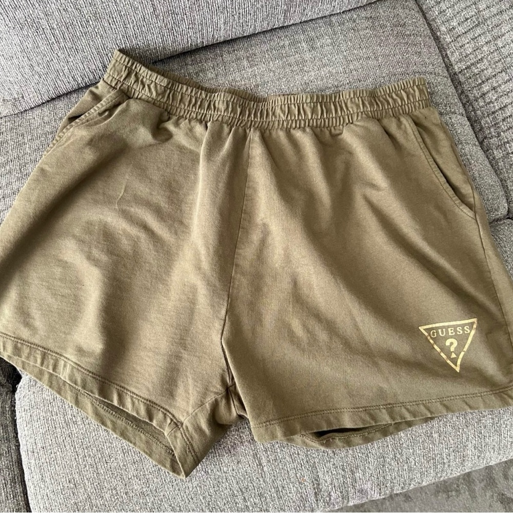 🍂 New! Olive Green GUESS Shorts w Gold Logo $ Pockets Size XL